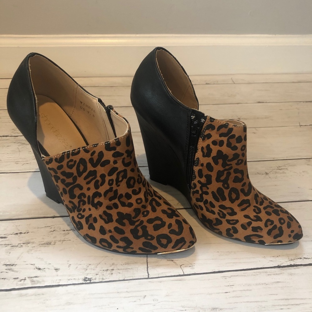 Shoe dazzle leopard bootie